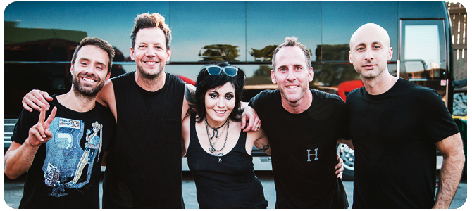 Jak si Joan Jett šla poslechnout set Simple Plan na Warped Tour